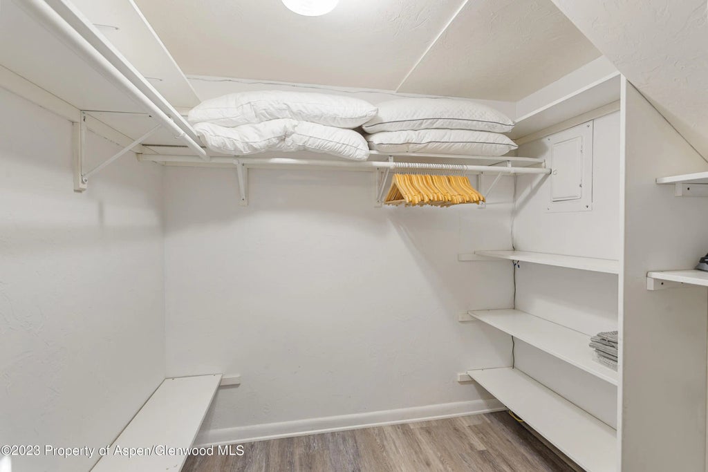 9 of 10 - 424 Park Circle Unit B, Aspen, CO