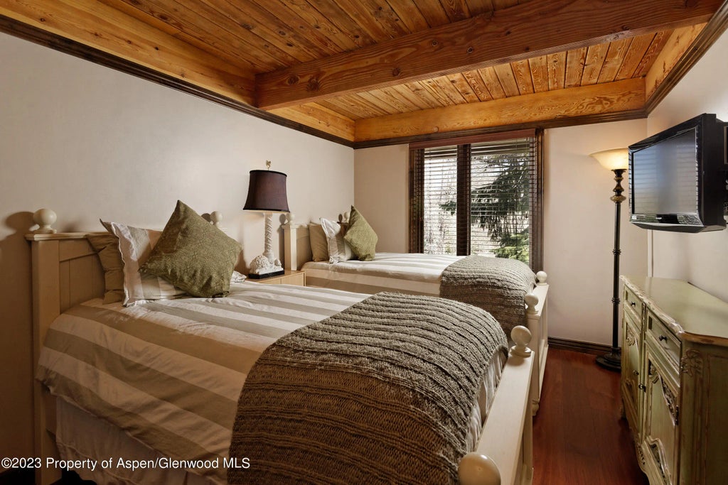 15 of 28 - 39060 Highway 82 #a6, Aspen, CO