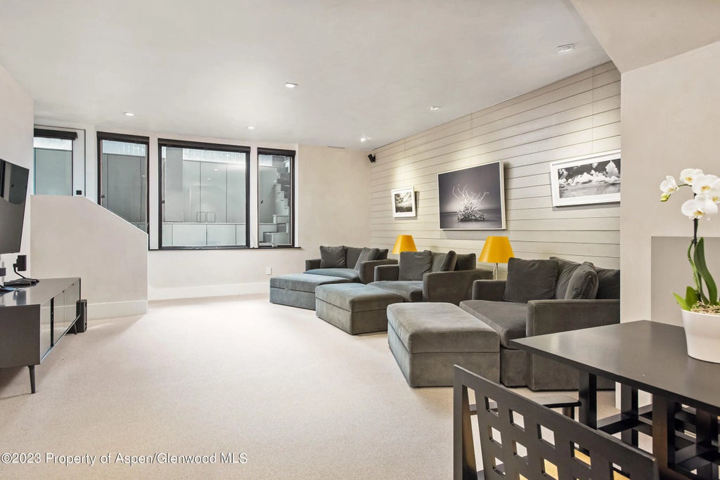 24 of 30 - 307 N Sixth Street, Aspen, CO