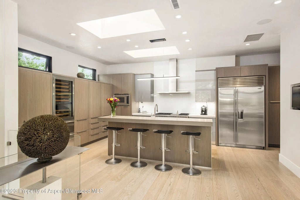 4 of 30 - 307 N Sixth Street, Aspen, CO
