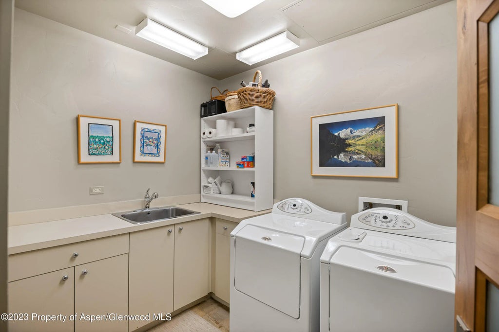 25 of 27 - 101 N Spring Street 302, Aspen, CO