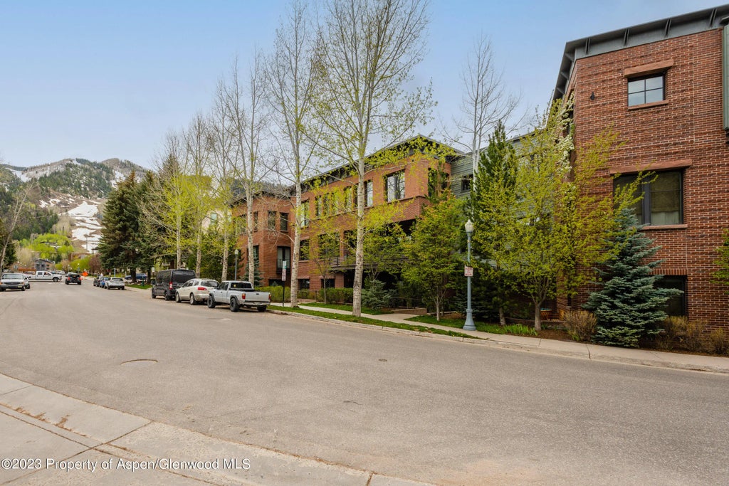 26 of 27 - 101 N Spring Street 302, Aspen, CO