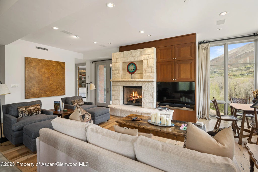 3 of 27 - 101 N Spring Street 302, Aspen, CO