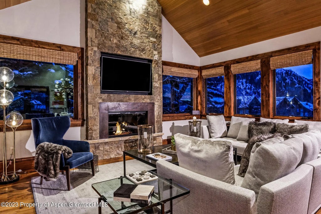 2 of 32 - 537 Race Street, Aspen, CO