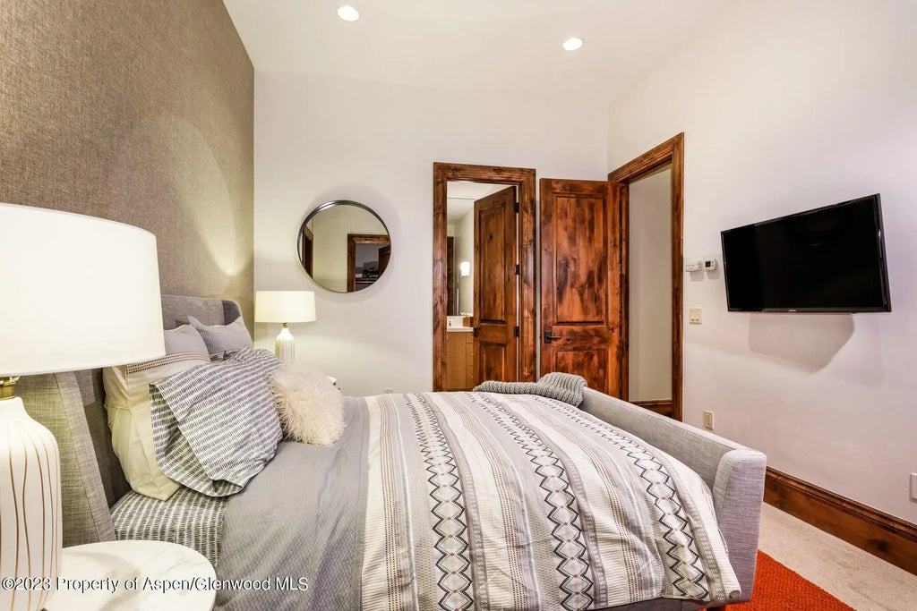 22 of 32 - 537 Race Street, Aspen, CO