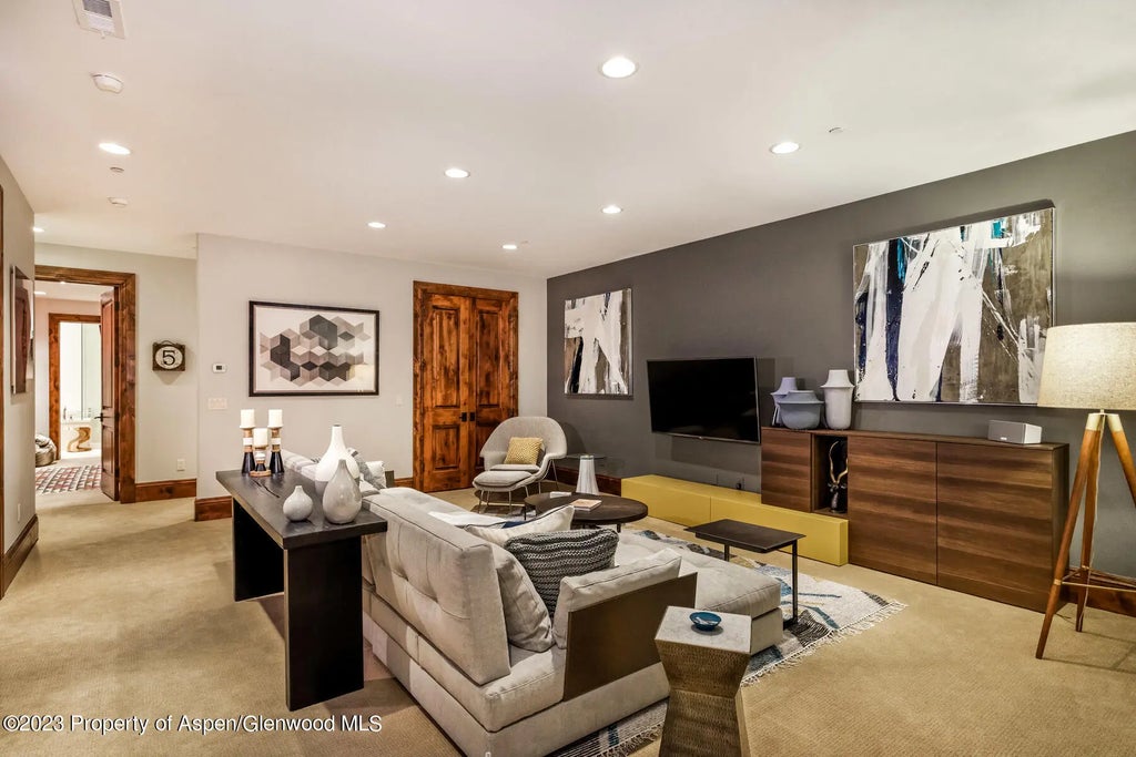 25 of 32 - 537 Race Street, Aspen, CO