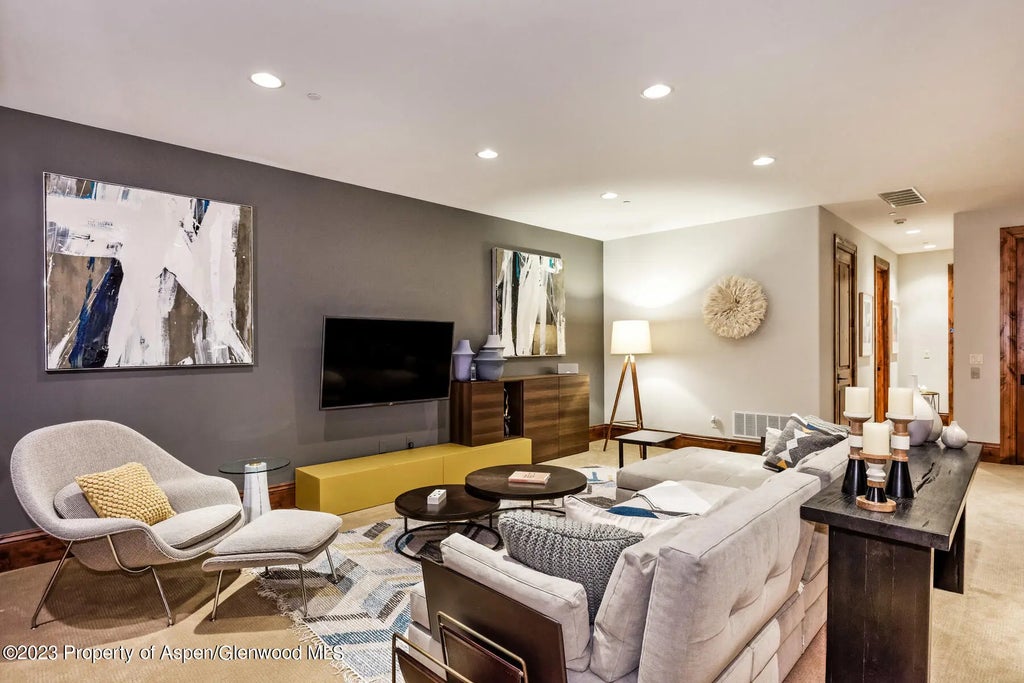26 of 32 - 537 Race Street, Aspen, CO