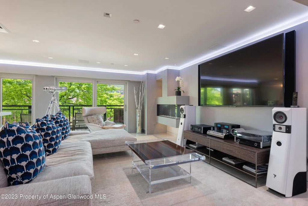 5 of 19 - 555 E Durant Avenue 2l, Aspen, CO