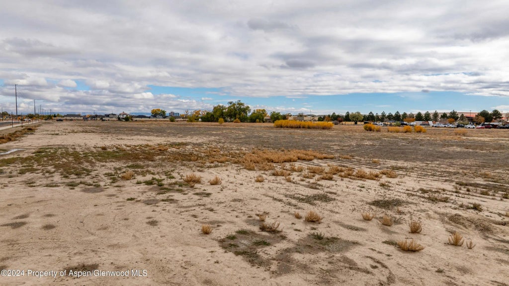 7 of 8 - 647 24 1/2 Road, Grand Junction, CO