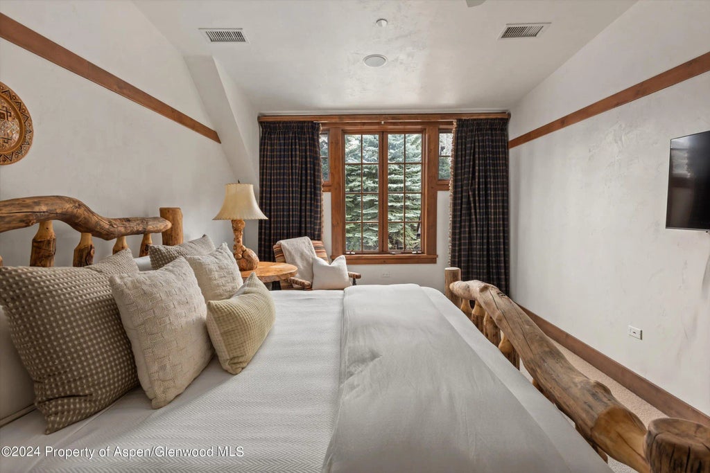 21 of 47 - 83 Exhibition Lane, Aspen, CO