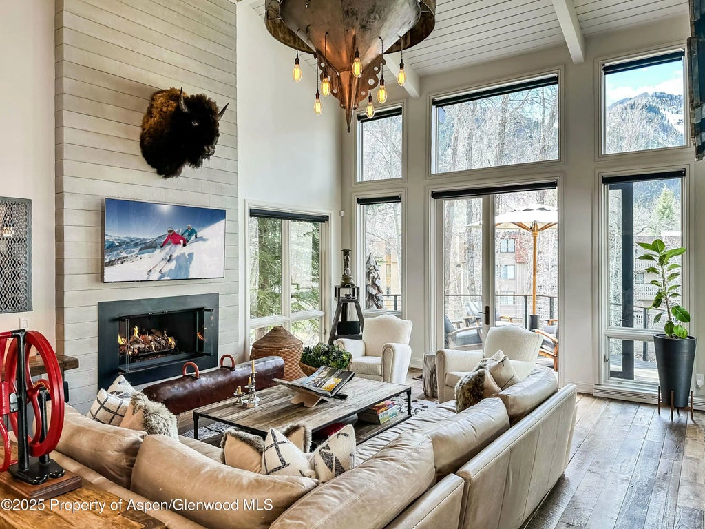 4 of 31 - 341 Park Avenue, Aspen, CO