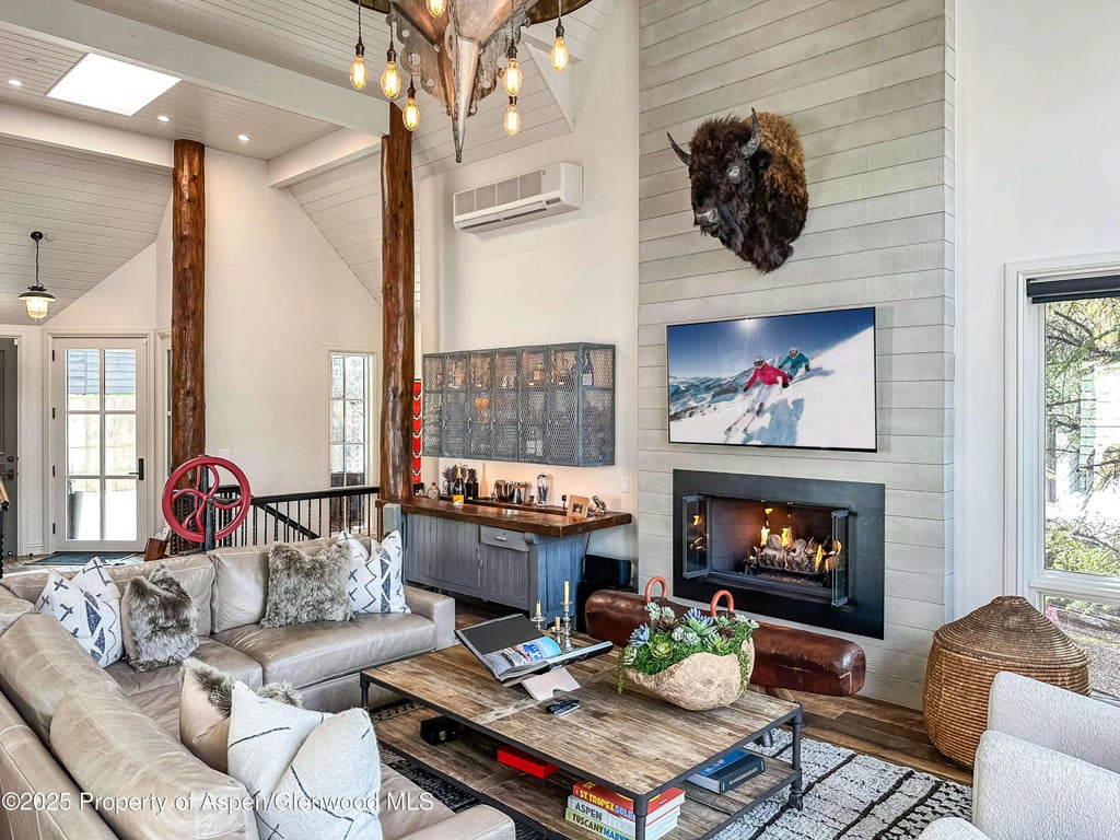 6 of 31 - 341 Park Avenue, Aspen, CO