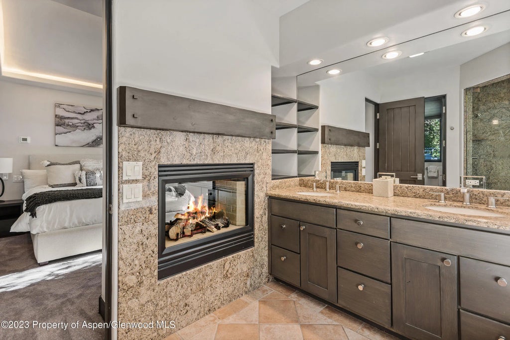 22 of 30 - 126 Park Avenue Unit 2, Aspen, CO