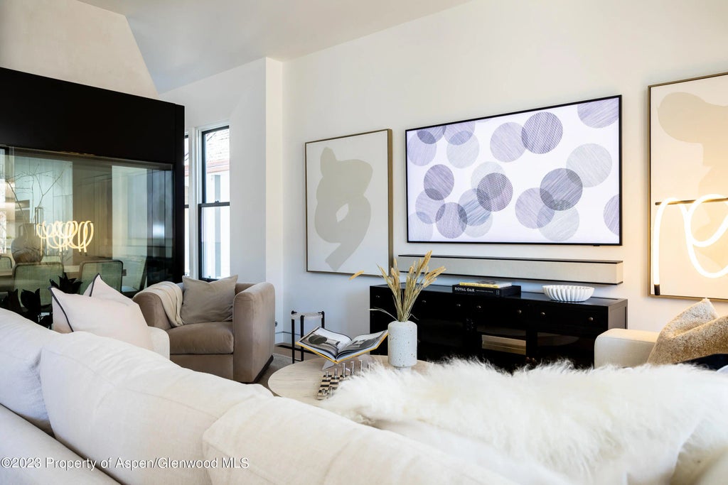 1 of 53 - 125 W Main Street, Aspen, CO