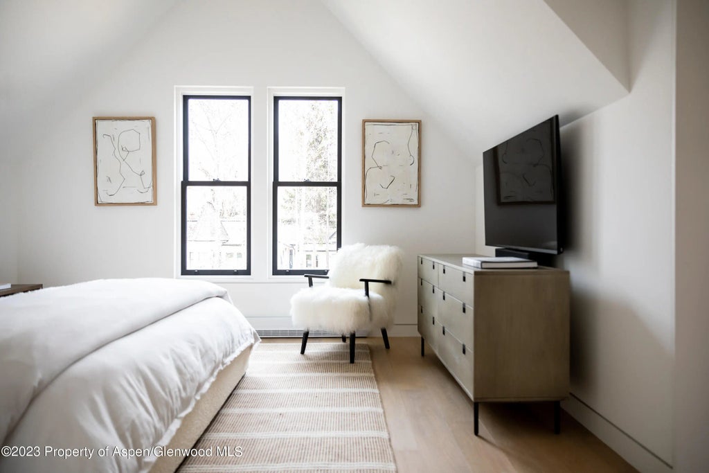 24 of 53 - 125 W Main Street, Aspen, CO