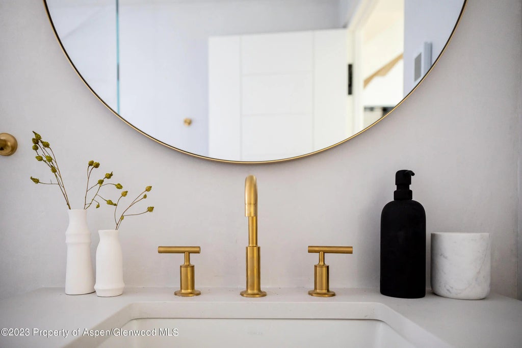 38 of 53 - 125 W Main Street, Aspen, CO