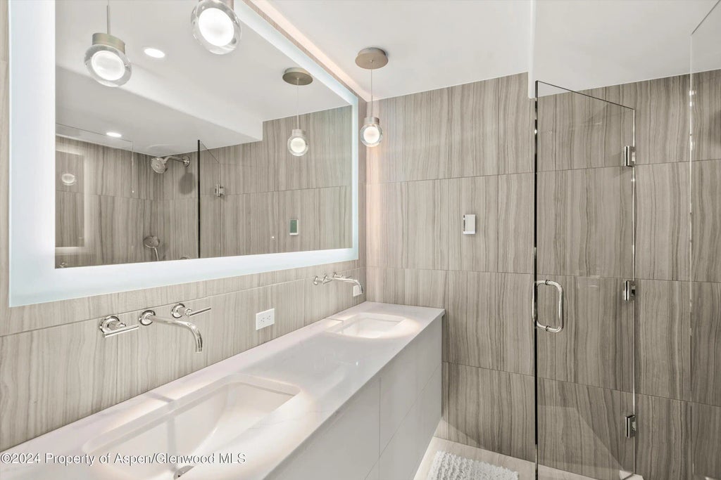 9 of 17 - 124 W Hyman Avenue 3d, Aspen, CO