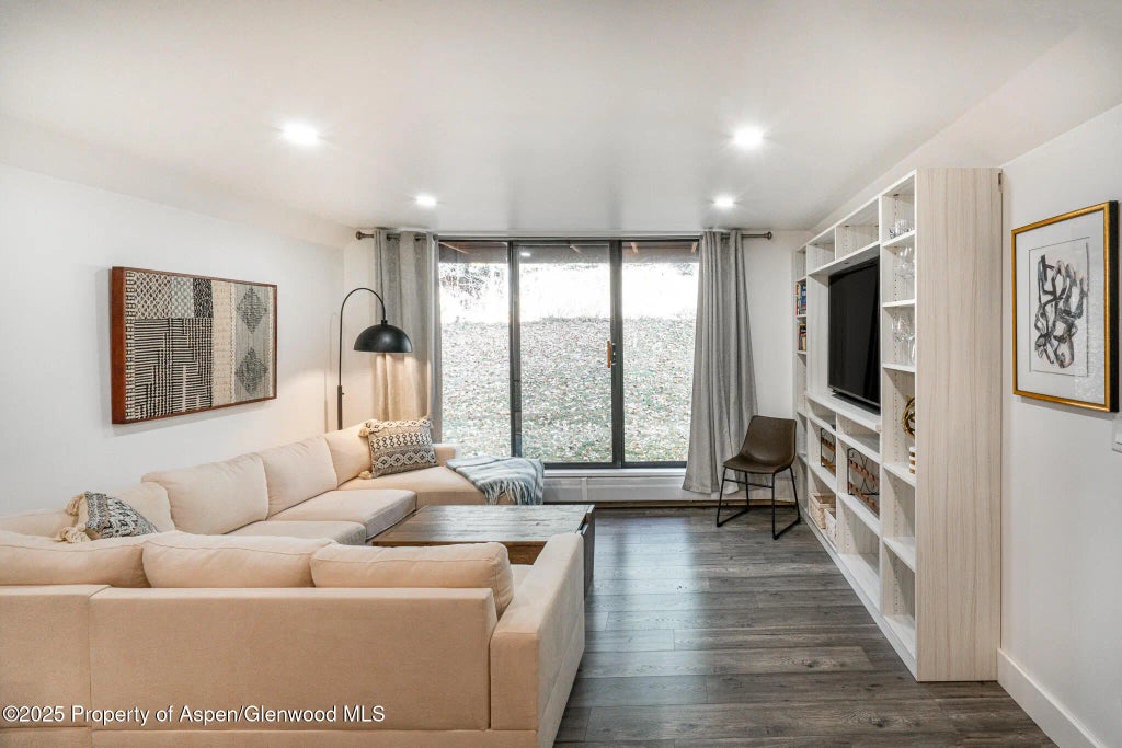 1 of 17 - 1316 Vine Street, Aspen, CO