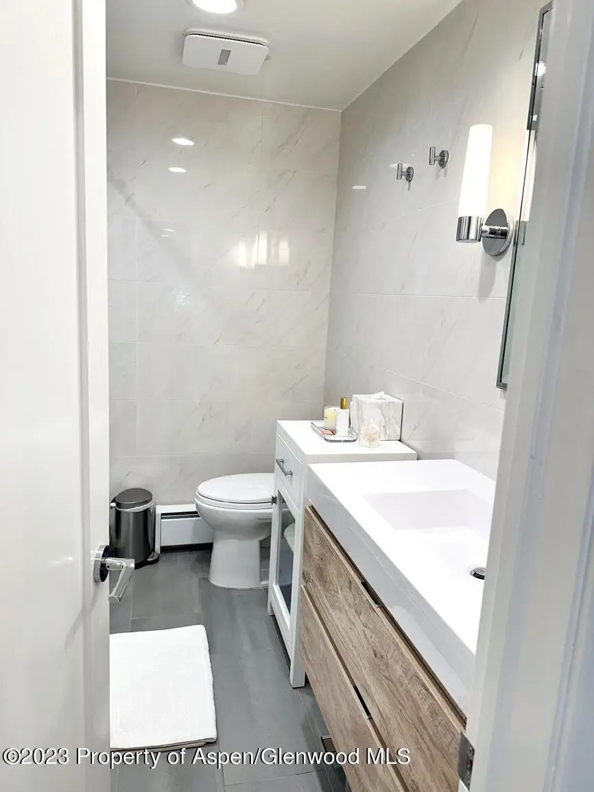 16 of 21 - 940 Waters Avenue 304, Aspen, CO