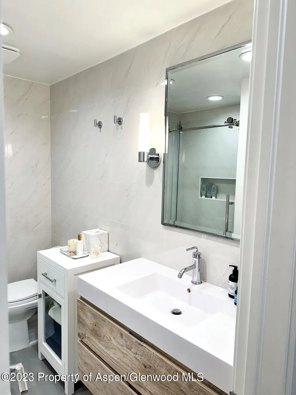 17 of 21 - 940 Waters Avenue 304, Aspen, CO