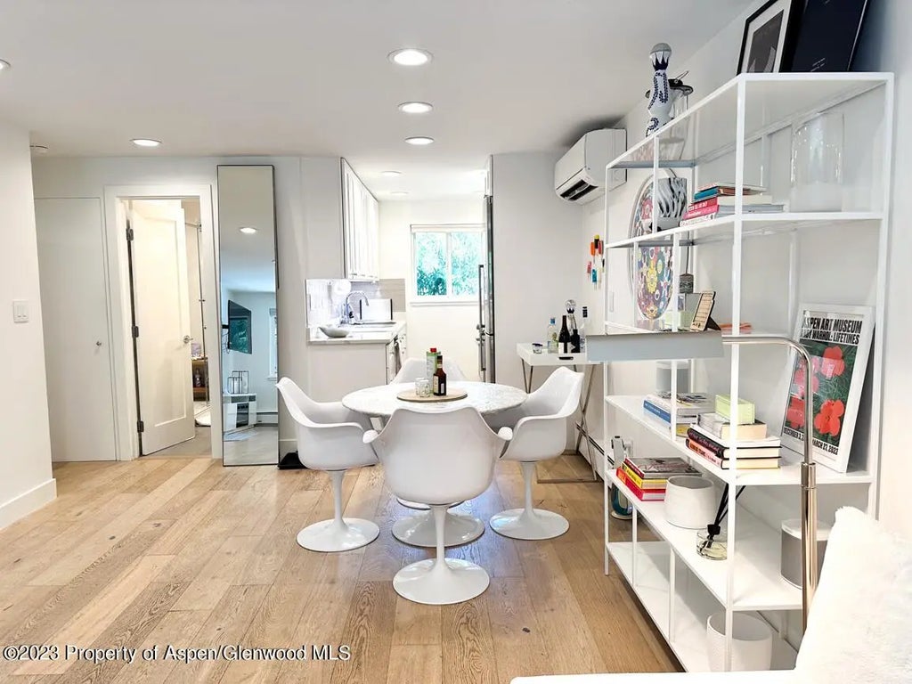 8 of 21 - 940 Waters Avenue 304, Aspen, CO