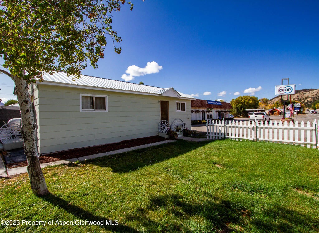 1 of 48 - 990 Market Street, Meeker, CO