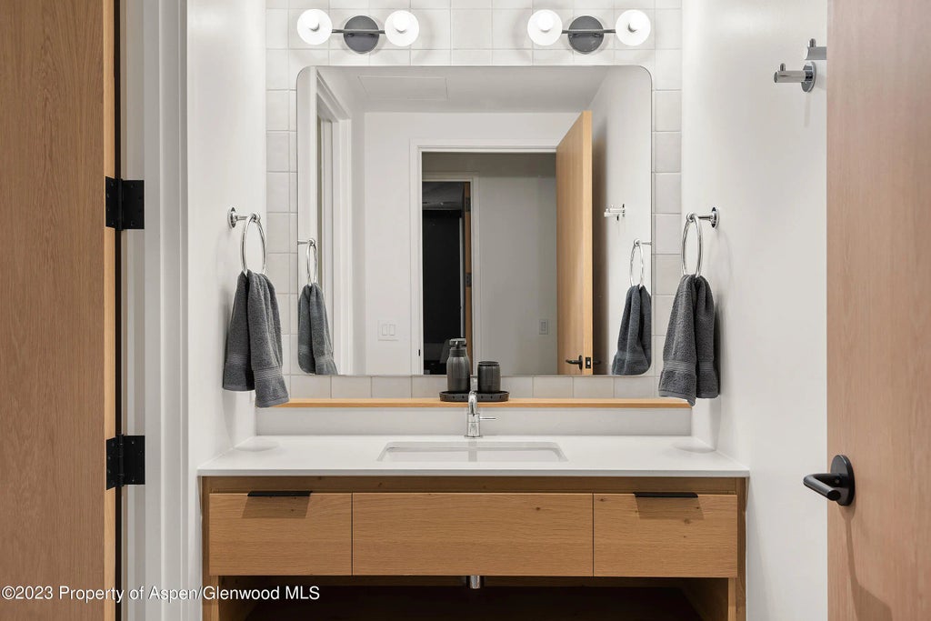 7 of 28 - 119 Wood Road 201, Snowmass Village, CO