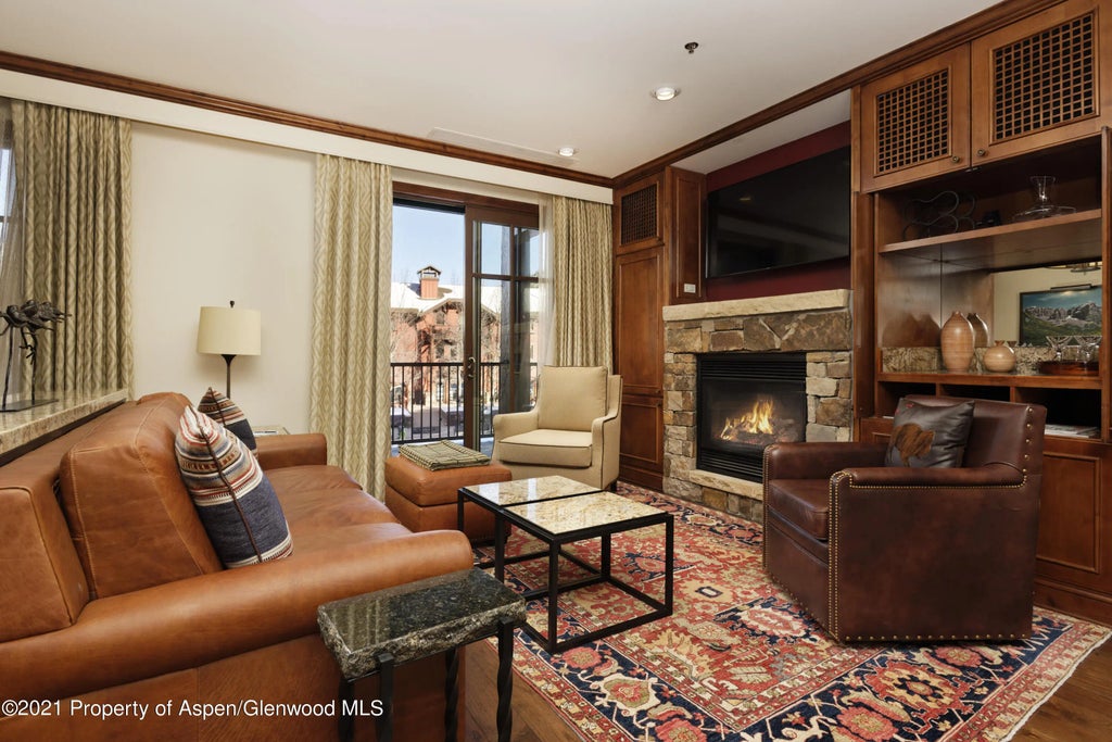 3 of 13 - 0075 Prospector Road Unit 8409 Summer Interest 10, Aspen, CO