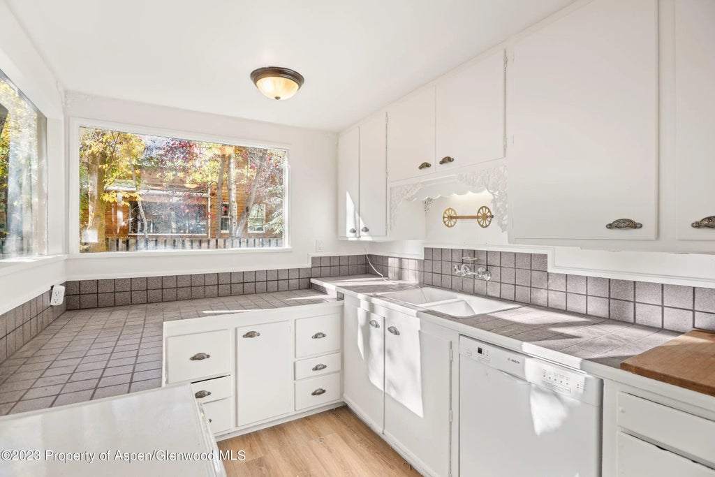 5 of 11 - 212 N Monarch Street, Aspen, CO