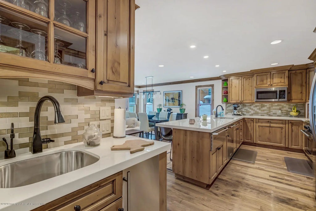 40 of 46 - 633 W Main Street, Aspen, CO