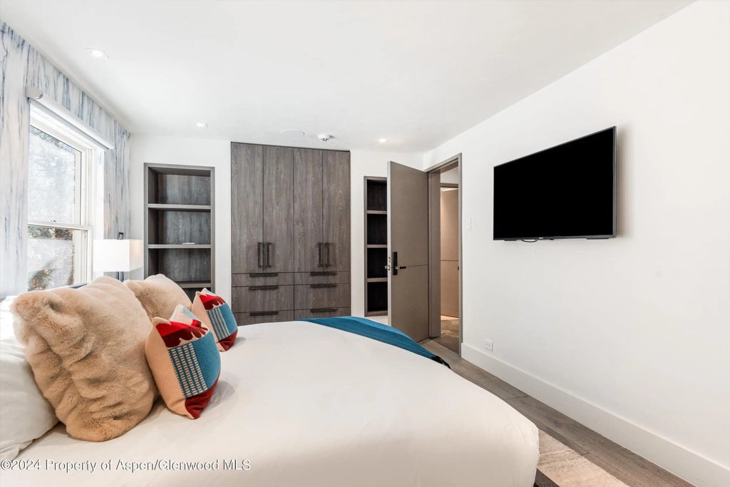 14 of 22 - 131 W Bleeker Street, Aspen, CO