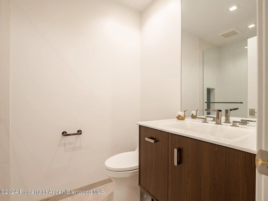 13 of 14 - 1039 E Cooper Avenue 43, Aspen, CO