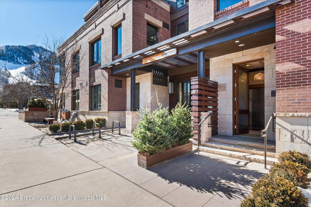 5 of 40 - 632 E Hopkins 301 Aka 119 S Spring Street, Aspen, CO