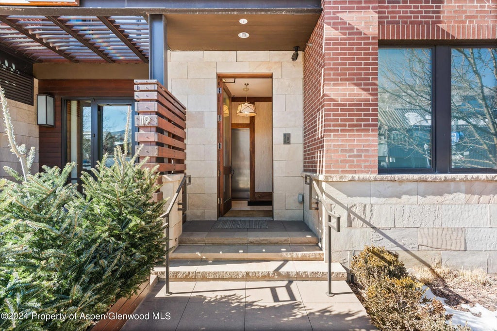 6 of 40 - 632 E Hopkins 301 Aka 119 S Spring Street, Aspen, CO