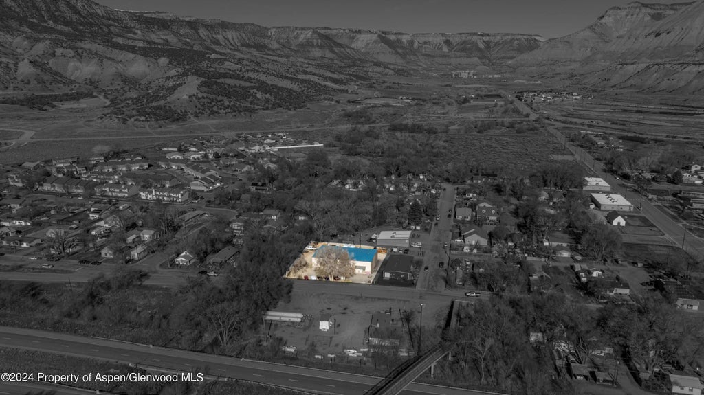 6 of 12 - 250 W 1st Street, Parachute, CO