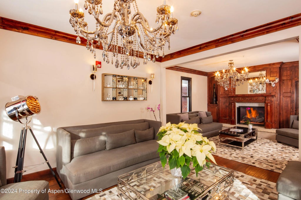 2 of 9 - 118 E Cooper Avenue, Aspen, CO