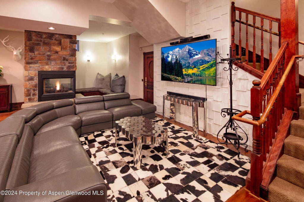 8 of 9 - 118 E Cooper Avenue, Aspen, CO