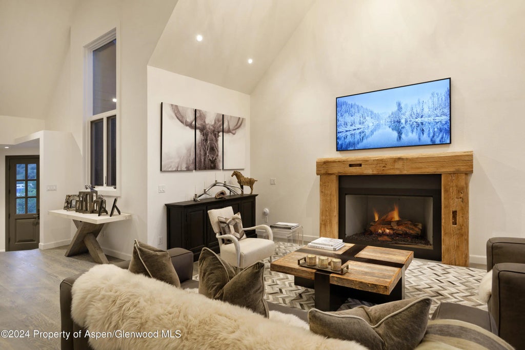 4 of 36 - 400 Medicine Bow Road, Aspen, CO