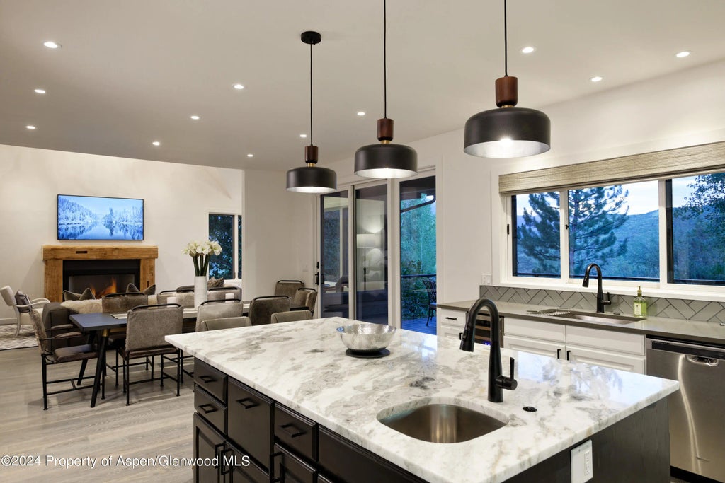 8 of 36 - 400 Medicine Bow Road, Aspen, CO