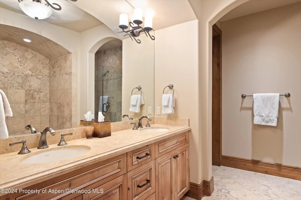 35 of 39 - 855 Bonita Unit A, Aspen, CO
