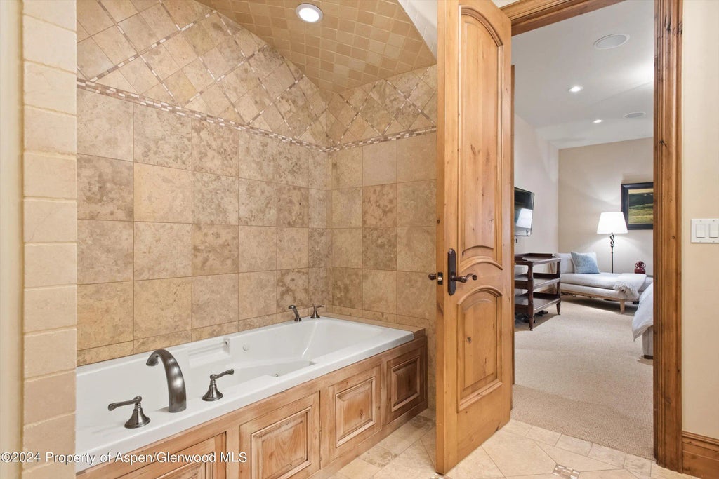 36 of 39 - 855 Bonita Unit A, Aspen, CO