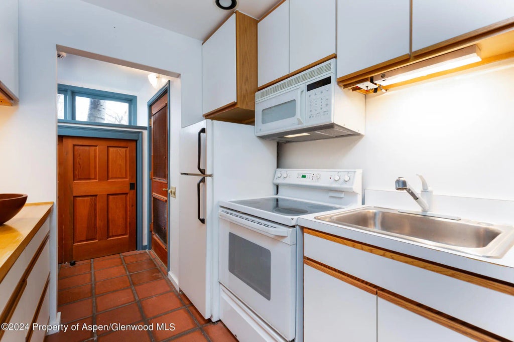 20 of 34 - 925 W North Street, Aspen, CO