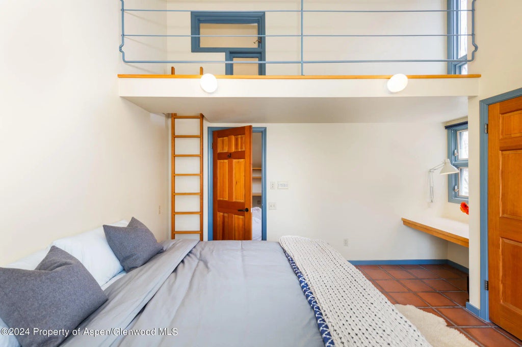 23 of 34 - 925 W North Street, Aspen, CO