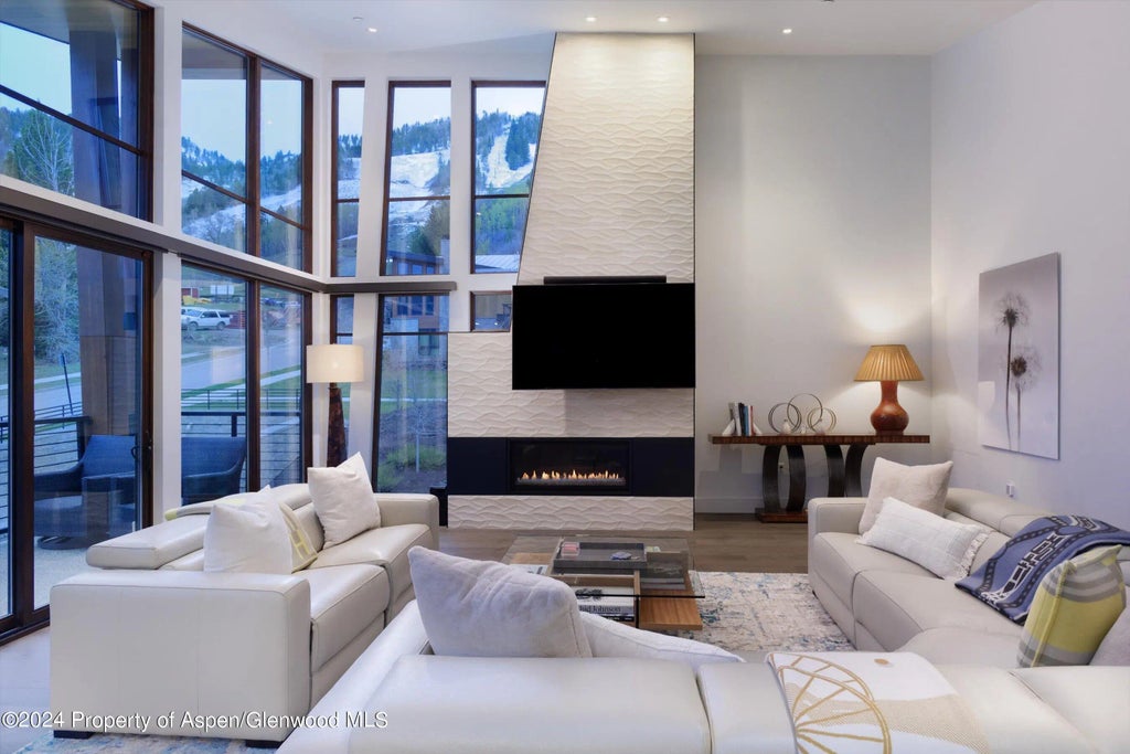 7 of 35 - 717 S Aspen Street Unit B, Aspen, CO