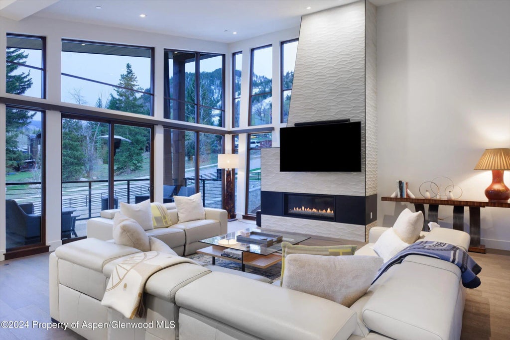 8 of 35 - 717 S Aspen Street Unit B, Aspen, CO