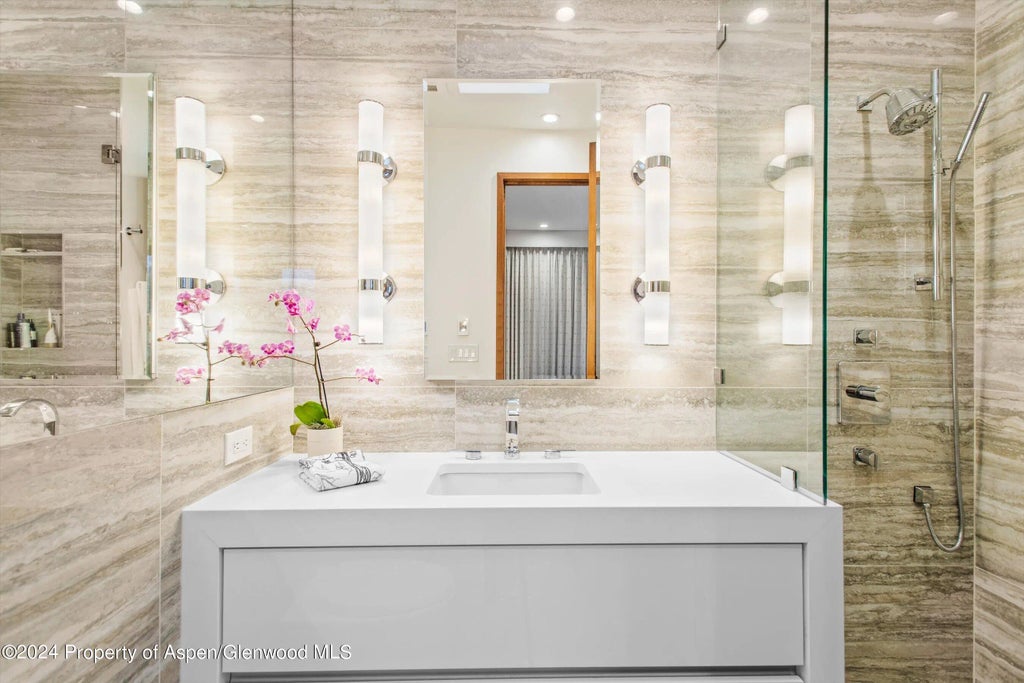 6 of 16 - 800 S Mill Street #306, Aspen, CO