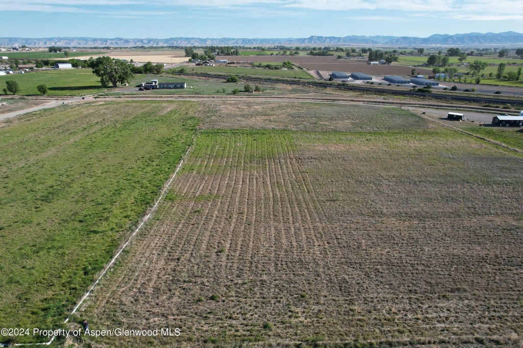 3 of 4 - 1254 M 1/4 Road, Loma, CO
