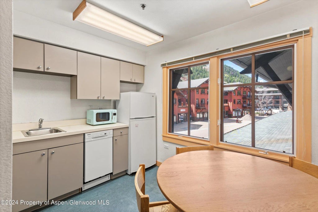 2 of 11 - 115 Boomerang Road 5301, Aspen, CO