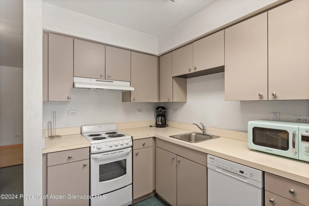 4 of 11 - 115 Boomerang Road 5301, Aspen, CO