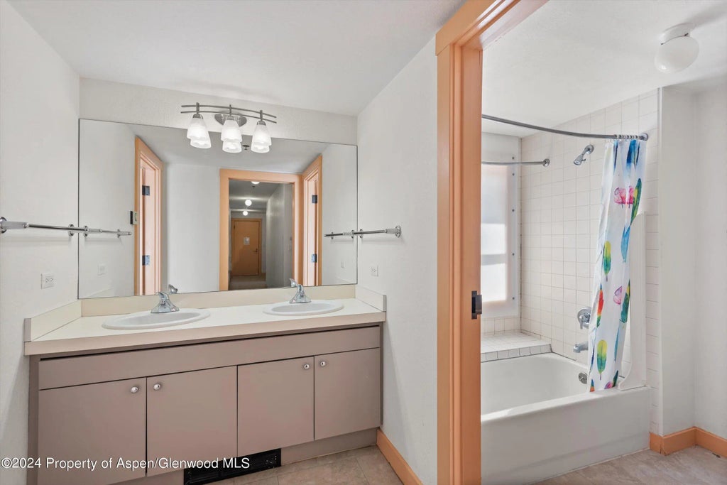 9 of 11 - 115 Boomerang Road 5301, Aspen, CO